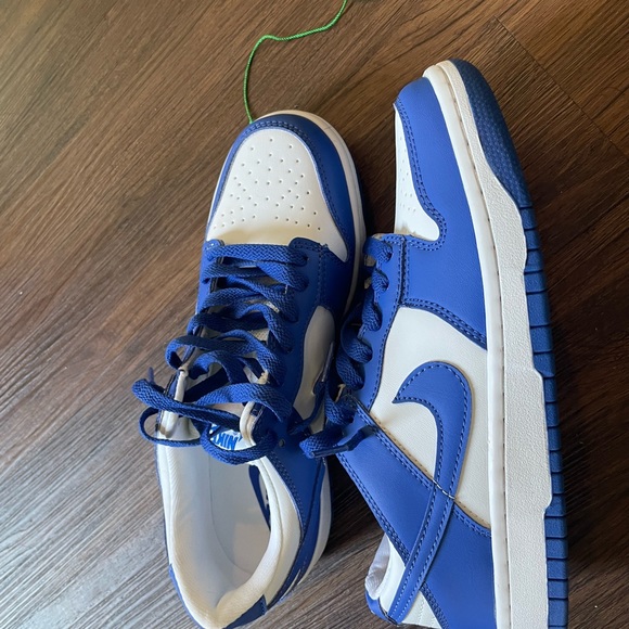 Kentucky Low Dunks - Picture 3 of 5